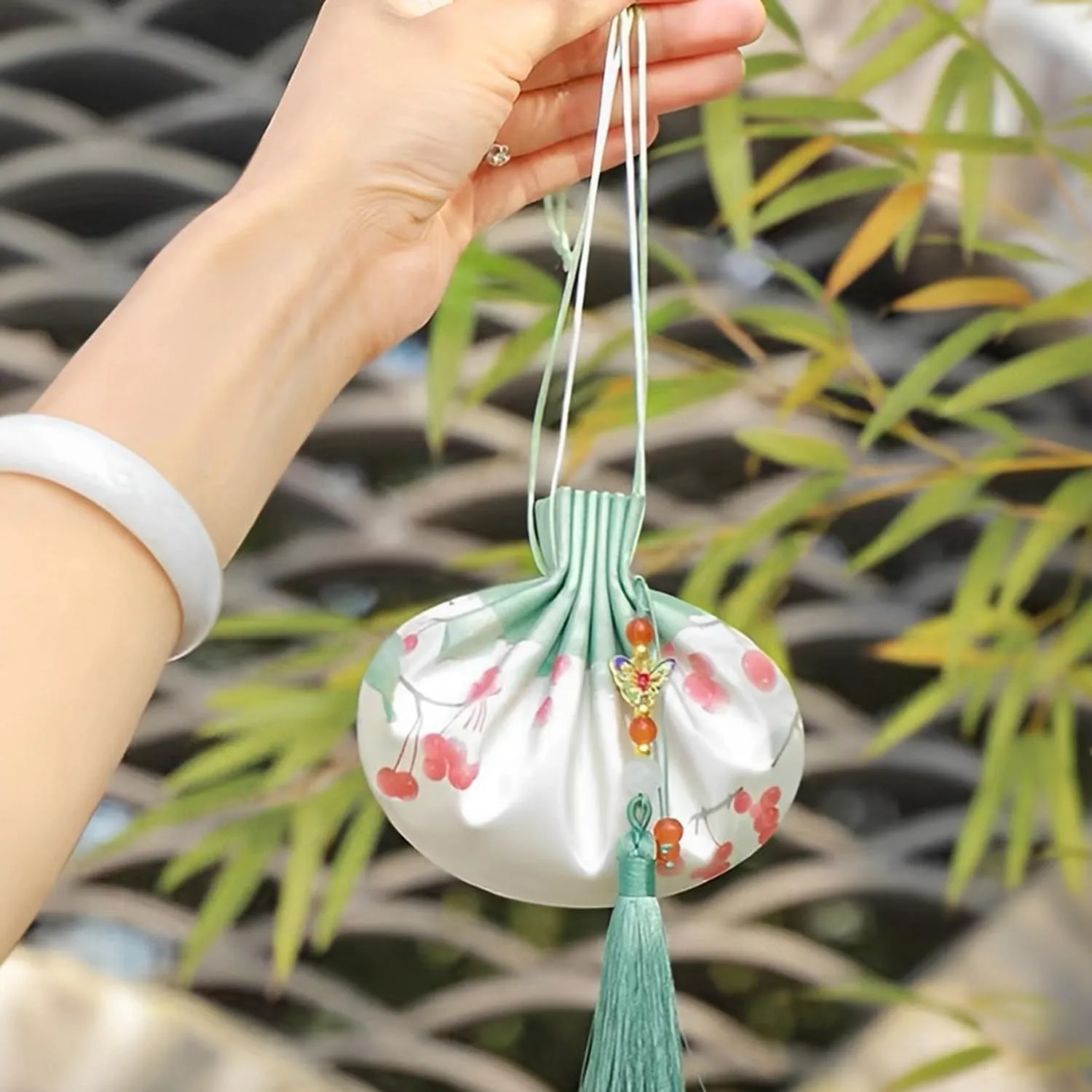 Chinese Hanfu Silk Pouch Mini Coin Change Purse Drawstring Bag Jewelry Gift Box Pouch Empty Spice Organza Sachet Favor Wedding Gift Bag (Green)
