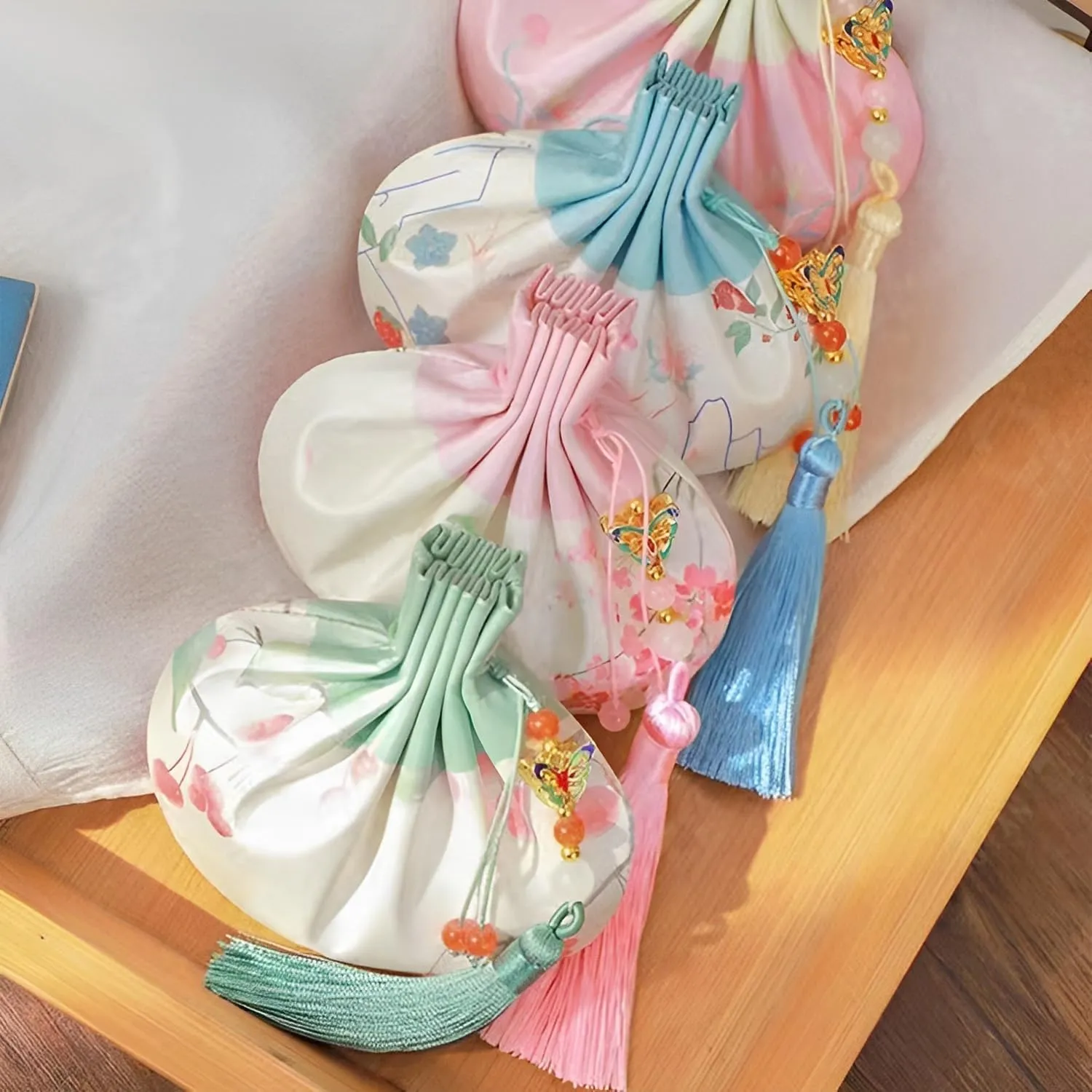 Chinese Hanfu Silk Pouch Mini Coin Change Purse Drawstring Bag Jewelry Gift Box Pouch Empty Spice Organza Sachet Favor Wedding Gift Bag (Green)