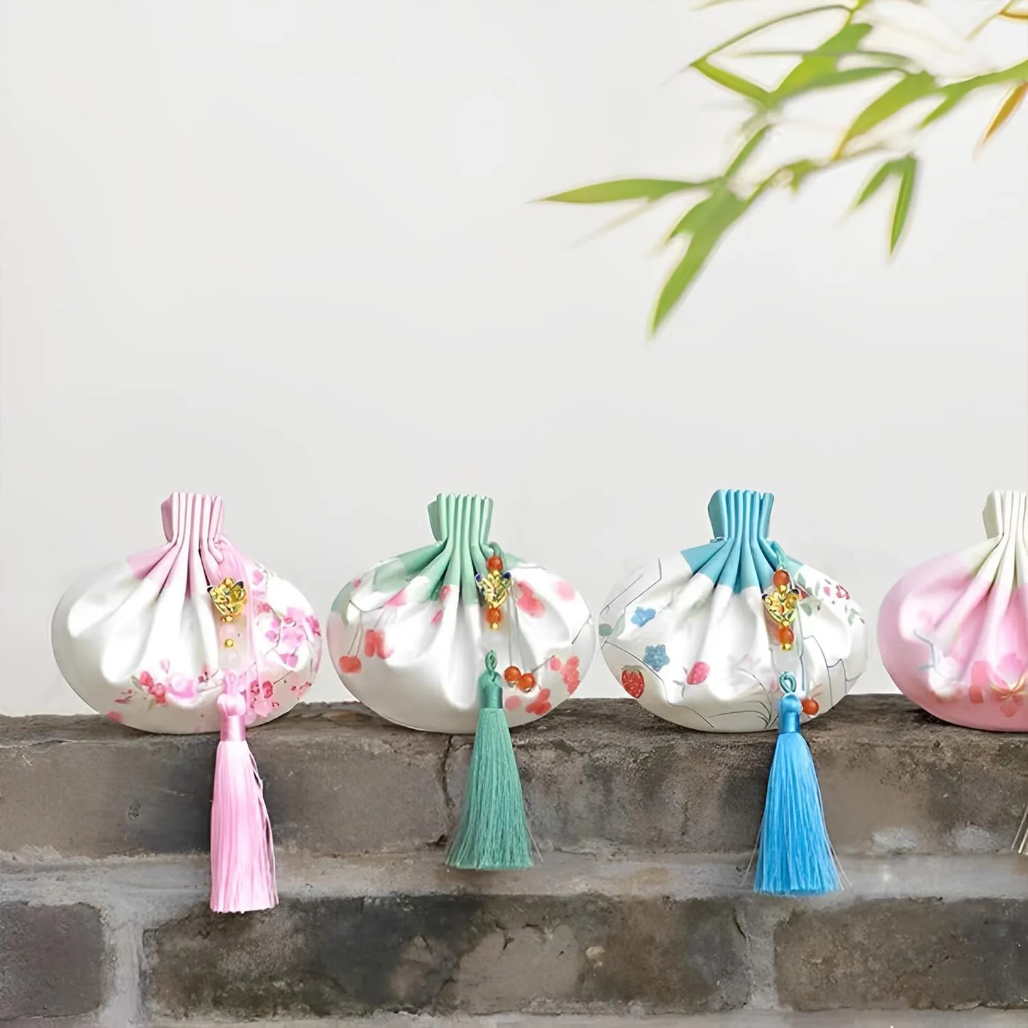 Chinese Hanfu Silk Pouch Mini Coin Change Purse Drawstring Bag Jewelry Gift Box Pouch Empty Spice Organza Sachet Favor Wedding Gift Bag (Green)