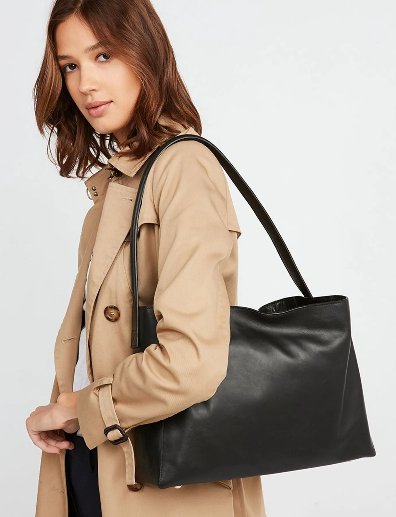 Léonore large leather tote bag, black